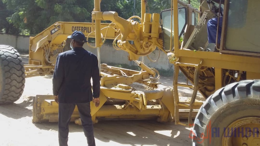 Tchad : les travaux de nivelage des rues progressent à Ati. © Hassan Djidda Hassan/Alwihda Info Tchad : les travaux de nivelage des rues progressent à Ati. © Hassan Djidda Hassan/Alwihda Info