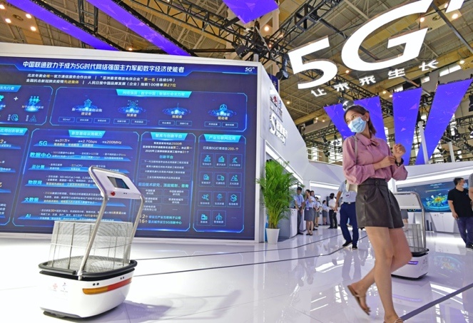 A 5G automatic-following dolly is exhibited at the Exposition to World Digital Economy Conference 2020 & the 10th China Smart City and Intelligent Economy Expo held in Ningbo, east China’s Zhejiang province, Sept. 11. By Zhang Yongtao, People’s Daily Online A 5G automatic-following dolly is exhibited at the Exposition to World Digital Economy Conference 2020 & the 10th China Smart City and Intelligent Economy Expo held in Ningbo, east China’s Zhejiang province, Sept. 11. By Zhang Yongtao, People’s Daily Online