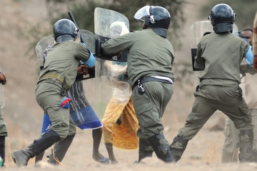 Djibouti police stop local villagers during the multinational..Crédits photos : forcedz.com