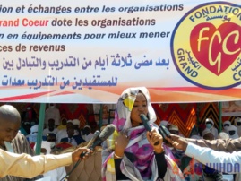 Tchad : des organisations féminines du Ouaddaï reçoivent du matériel pour leur autonomisation. © Hamid Mahamat Issa, Abba Issa/Alwihda Info Tchad : des organisations féminines du Ouaddaï reçoivent du matériel pour leur autonomisation. © Hamid Mahamat Issa, Abba Issa/Alwihda Info
