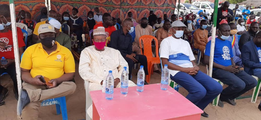 Tchad : le Rotary Club offre des kits scolaires à des enfants atteints de poliomyélite Tchad : le Rotary Club offre des kits scolaires à des enfants atteints de poliomyélite