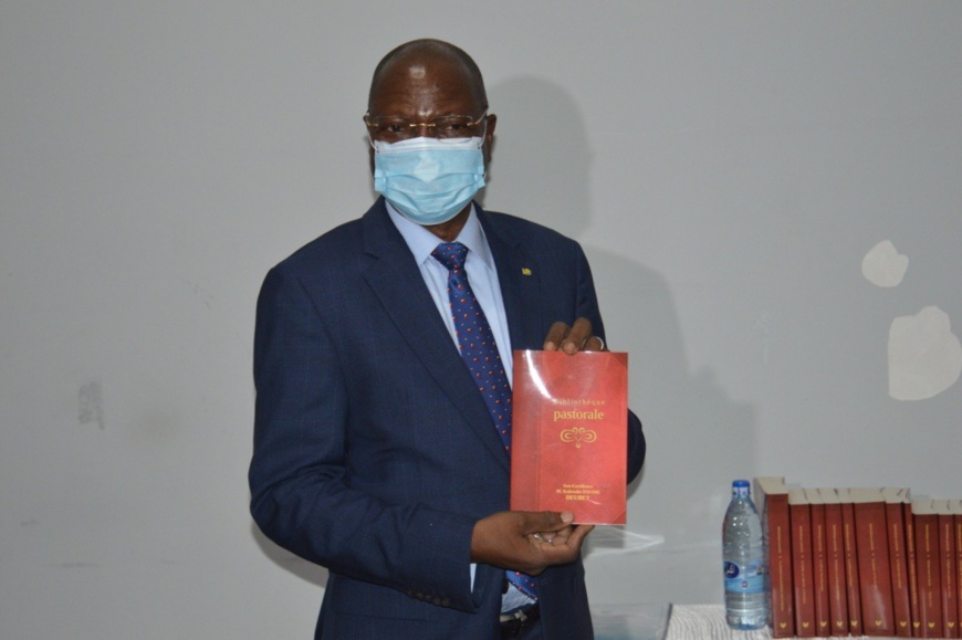 Tchad : Kalzeubé Payimi lance une opération de distribution de livres aux pasteurs. © PR Tchad : Kalzeubé Payimi lance une opération de distribution de livres aux pasteurs. © PR