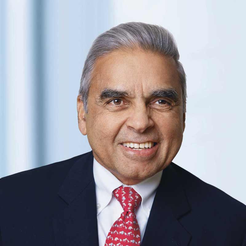 Son Excellence le Professeur Kishore Mahbubani, membre distingué de l'Asia Research Institute et doyen fondateur de la Lee Kuan Yew School of Public Policy de l'université nationale de Singapour.