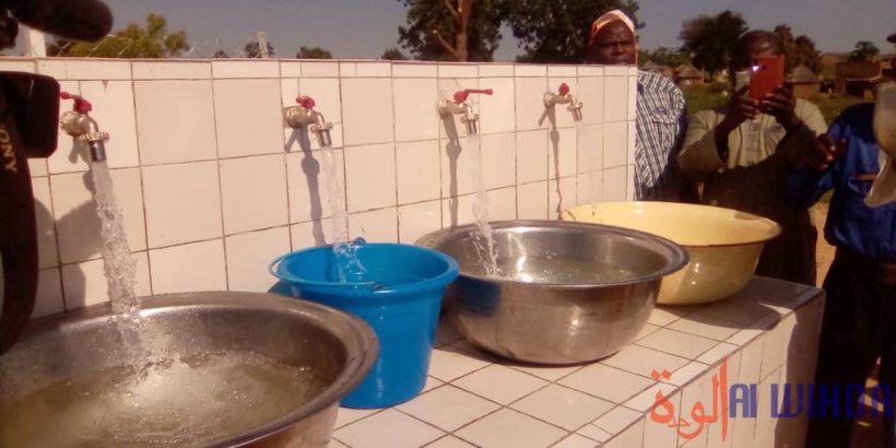 Tchad : don d'un château d'eau et grand soulagement dans un quartier de Pala. © Foka Mapagne/Alwihda Info Tchad : don d'un château d'eau et grand soulagement dans un quartier de Pala. © Foka Mapagne/Alwihda Info