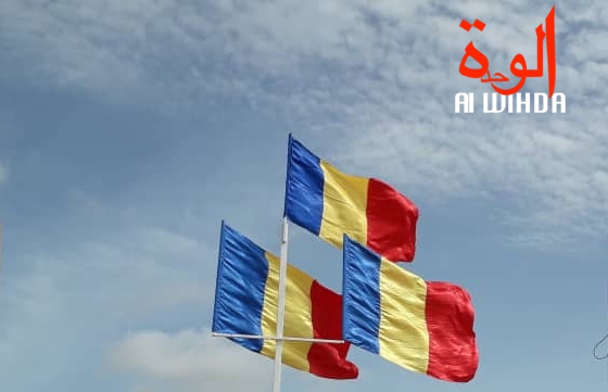 Des drapeaux du Tchad lors d'une cérémonie. © Alwihda Info