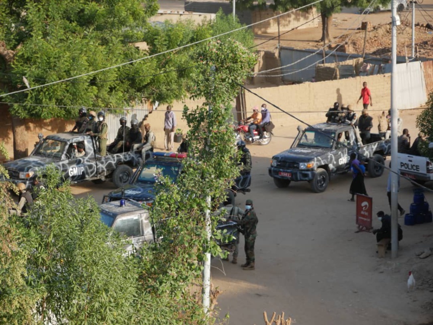 Tchad : encerclé par les forces de sécurité, Succes Masra anime un meeting en direct. © DR Tchad : encerclé par les forces de sécurité, Succes Masra anime un meeting en direct. © DR