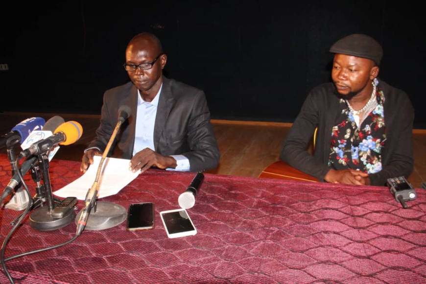 Le député Djimet Clément Bagaou (gauche) et l'artiste Baton Magique. © Alwihda Info Le député Djimet Clément Bagaou (gauche) et l'artiste Baton Magique. © Alwihda Info