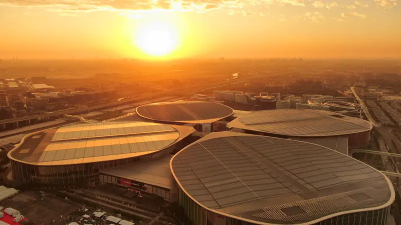 Photo shows the National Exhibition and Convention Center (Shanghai), the venue of the China International Import Expo. (Photo by Xu Congjun/People’s Daily Online)