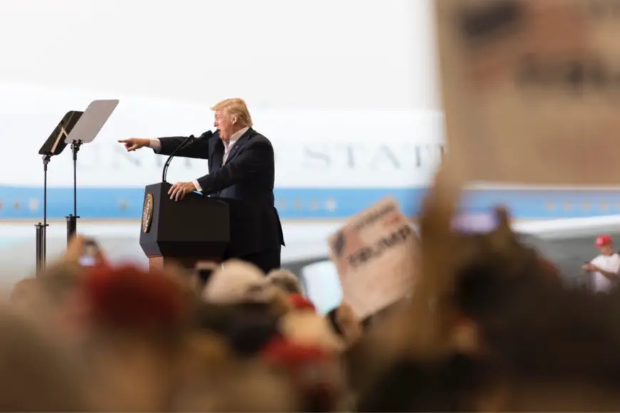 Élections aux USA : Donald Trump appelle à "arrêter le décompte" des voix
