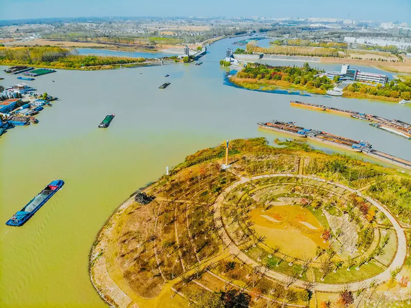 An aerial photo taken on November 3 shows a green and modern shipping demonstration zone at a section of the Beijing-Hangzhou Grand Canal in Huai'an, east China's Jiangsu province. (Photo by Wang Hao/People's Daily Online)