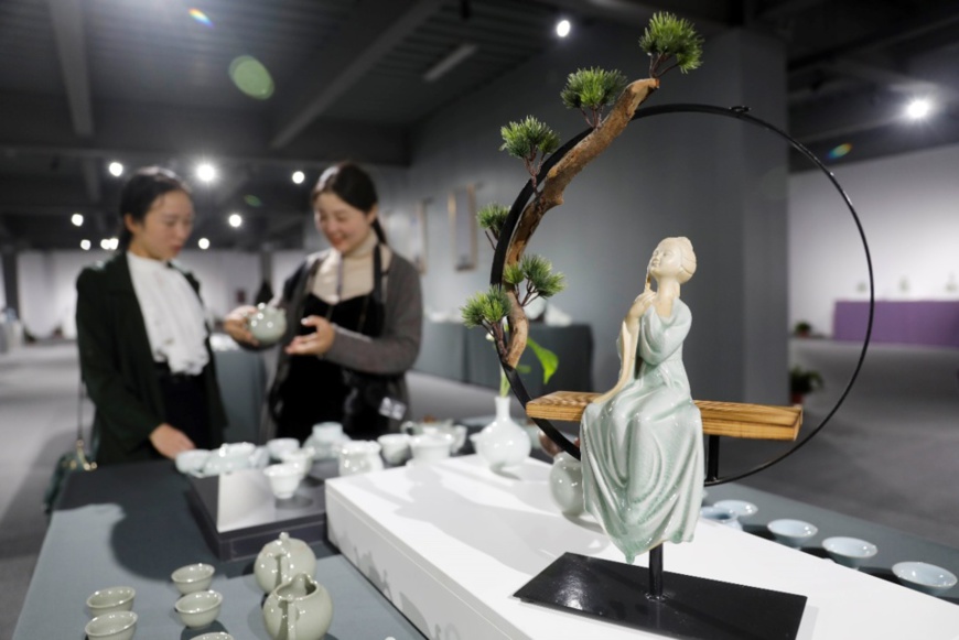 Baofeng county in central China’s Henan province boosts research and development in the making of traditional Chinese Ru porcelain and promotes the steady development of related industries by bringing in professionals. (Photo by He Wuchang/People’s Daily Online) Baofeng county in central China’s Henan province boosts research and development in the making of traditional Chinese Ru porcelain and promotes the steady development of related industries by bringing in professionals. (Photo by He Wuchang/People’s Daily Online)