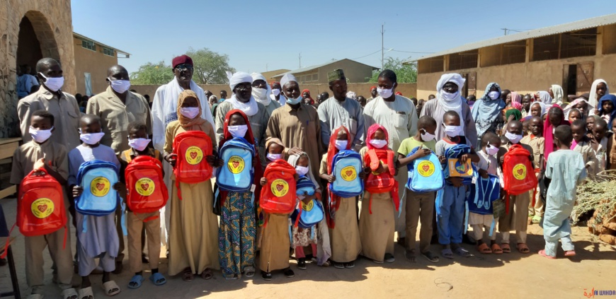 تشاد: توزيع اللوازم المدرسية على الطلاب في بيلتين © HASSANEIN MAHAMAT HASSAN/Alwihda Info تشاد: توزيع اللوازم المدرسية على الطلاب في بيلتين © HASSANEIN MAHAMAT HASSAN/Alwihda Info
