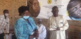 Tchad : au Hadjer Lamis, des femmes apprennent à faire de la bouillie enrichie contre la malnutrition. © Mbainaissem Gédéon/Alwihda Info Tchad : au Hadjer Lamis, des femmes apprennent à faire de la bouillie enrichie contre la malnutrition. © Mbainaissem Gédéon/Alwihda Info