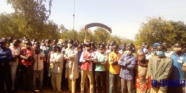 Tchad : 300 jeunes recrutés pour une opération de collecte des ordures à Pala. © Foka Mapagne/Alwihda Info Tchad : 300 jeunes recrutés pour une opération de collecte des ordures à Pala. © Foka Mapagne/Alwihda Info