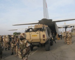 Mali : Un avion C130 avec un bataillon des forces spéciales tchadiennes se pose à Bamako Mali : Un avion C130 avec un bataillon des forces spéciales tchadiennes se pose à Bamako
