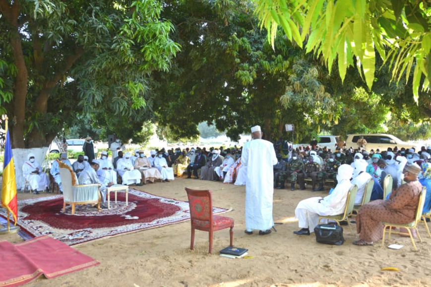 تشاد: الرئيس يلتقي المسئولين الاداريين والعسكريين والشيوخ التقليديين في المحافظات الجنوبية تشاد: الرئيس يلتقي المسئولين الاداريين والعسكريين والشيوخ التقليديين في المحافظات الجنوبية