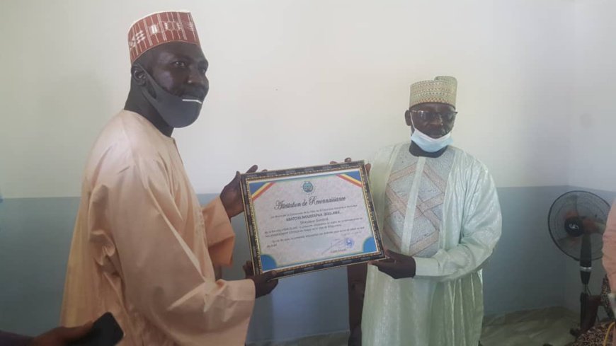 Tchad : Vitre Claire distingué pour ses efforts de lutte contre la Covid-19 et le paludisme. © Mahamat Abdraman Ali Kitire/Alwihda Info Tchad : Vitre Claire distingué pour ses efforts de lutte contre la Covid-19 et le paludisme. © Mahamat Abdraman Ali Kitire/Alwihda Info