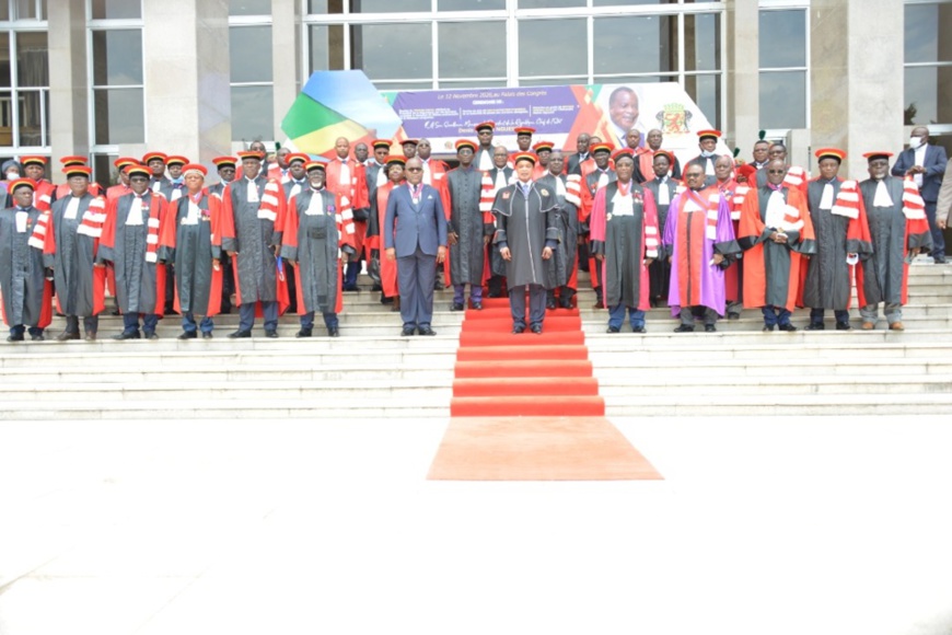 Denis Sassou N'Guesso et les universitaires, après son élévation.