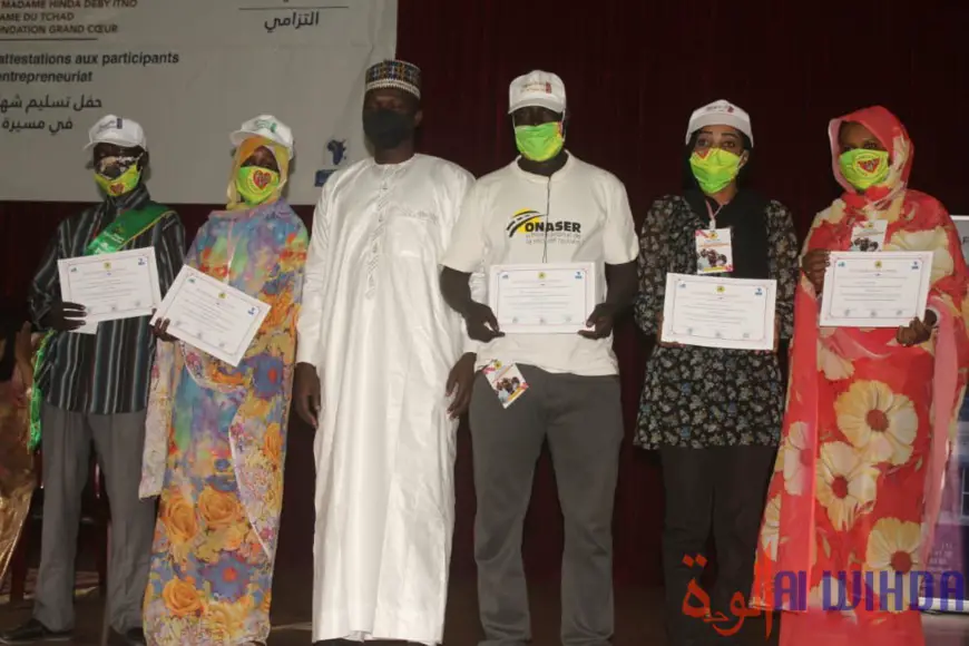 Tchad : la Première Dame honore une promotion de 1000 jeunes formés en entrepreneuriat