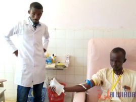 Tchad : des étudiants "ravitaillent" la banque de sang de l'hôpital provincial d'Abéché Tchad : des étudiants "ravitaillent" la banque de sang de l'hôpital provincial d'Abéché
