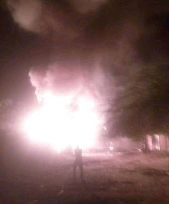 Tchad : les pompiers interviennent sur un incendie suite à une détonation à N'Djamena Tchad : les pompiers interviennent sur un incendie suite à une détonation à N'Djamena