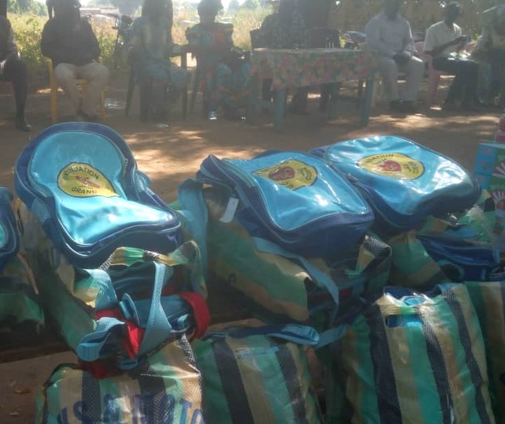 Tchad : des kits scolaires aux élèves du canton Tilo, au Logone Occidental Tchad : des kits scolaires aux élèves du canton Tilo, au Logone Occidental