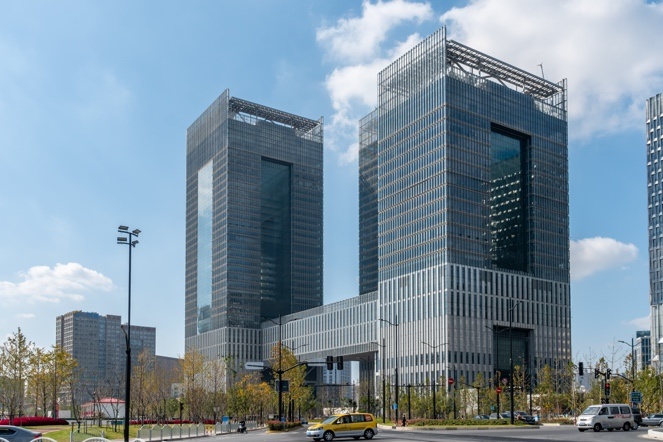 Shanghai World Financial Center, the new office building of the Shanghai Stock Exchange, is under construction, Nov. 5, 2019. Photo by Wang Gang/People's Daily Online