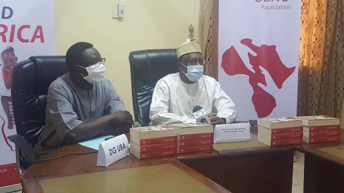 Tchad : UBA remet un millier de livres au ministère de l'Éducation pour encourager les élèves