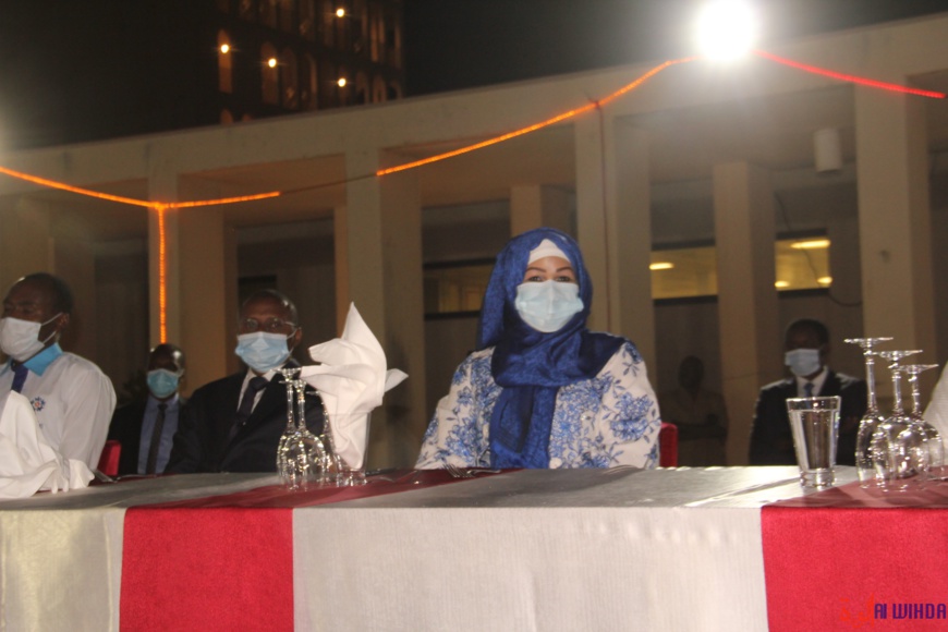 Tchad : la Première Dame galvanise la jeunesse lors de la nuit des entrepreneurs Tchad : la Première Dame galvanise la jeunesse lors de la nuit des entrepreneurs