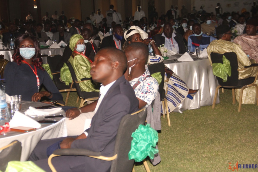 Tchad : la Première Dame galvanise la jeunesse lors de la nuit des entrepreneurs Tchad : la Première Dame galvanise la jeunesse lors de la nuit des entrepreneurs