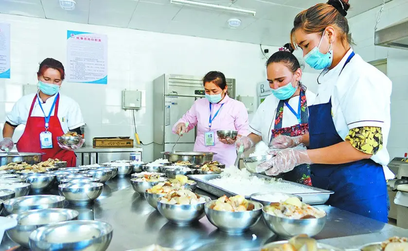 Lunches are prepared in a community-based elderly care facility in Yutian county, Hotan prefecture, northwest China’s Xinjiang autonomous region. Photo by Li Lin, Xinjiang Daily