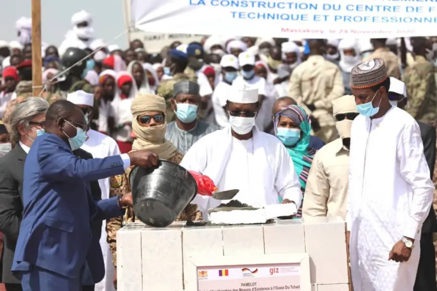 Tchad : le président pose la pierre de construction d'un centre de formation à Massakory