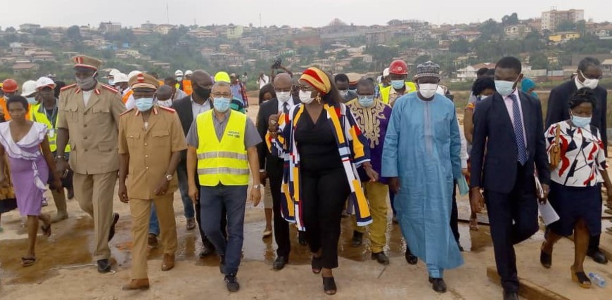 Cameroun /Yaoundé : Mme Célestine Courtès évalue les travaux de la voirie