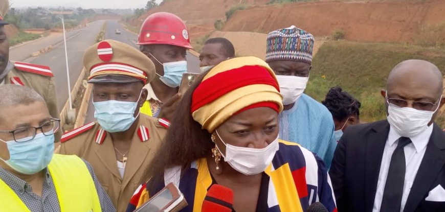 Cameroun /Yaoundé : Mme Célestine Courtès évalue les travaux de la voirie