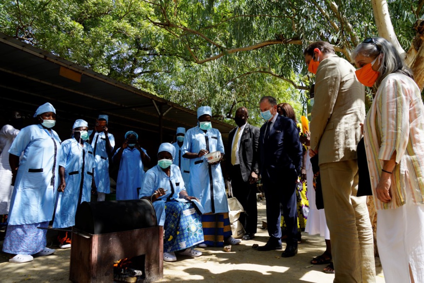 Des farines infantiles pour lutter contre la malnutrition au Tchad. © WFP/Maria Gallar