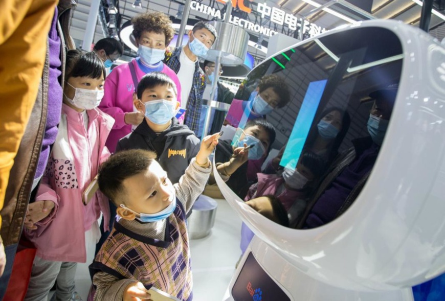 Children interact with Xiaodu, a smart robot rolled out by Chinese search engine giant Baidu, during the Light of Internet Expo of the 2020 WIC, Nov. 22. (Photo by Zhai Huiyong/People's Daily Online) Children interact with Xiaodu, a smart robot rolled out by Chinese search engine giant Baidu, during the Light of Internet Expo of the 2020 WIC, Nov. 22. (Photo by Zhai Huiyong/People's Daily Online)