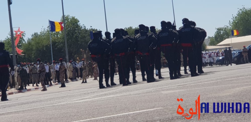 N'Djamena : défilé militaire à la Place de la nation pour la fête du 1er décembre N'Djamena : défilé militaire à la Place de la nation pour la fête du 1er décembre