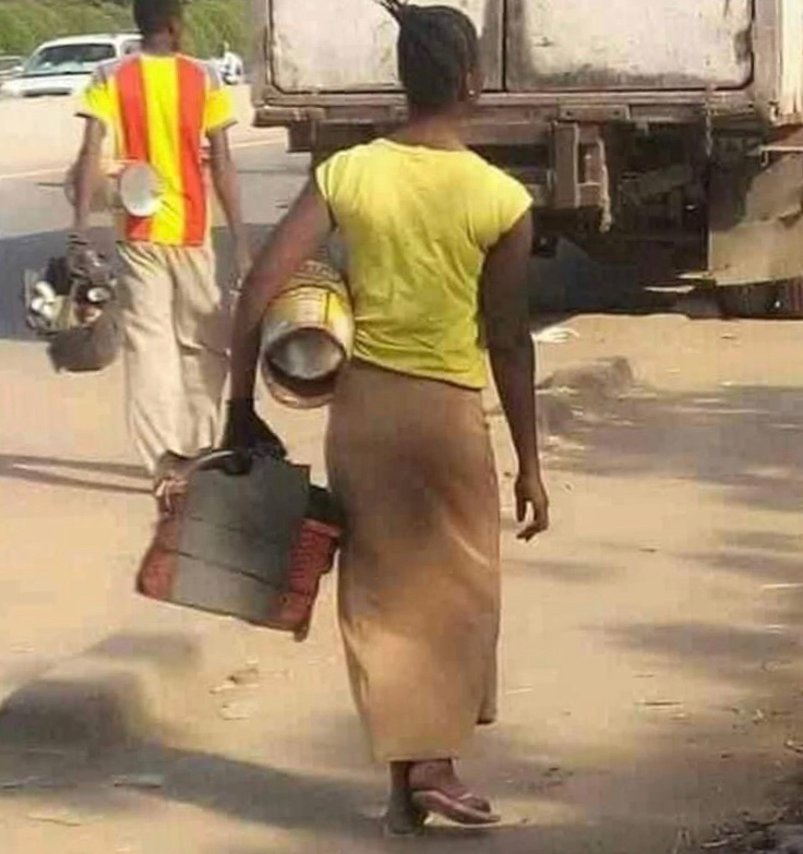 Tchad : Natasha, la femme cireuse de chaussures, a été retrouvée et parrainée. © DR