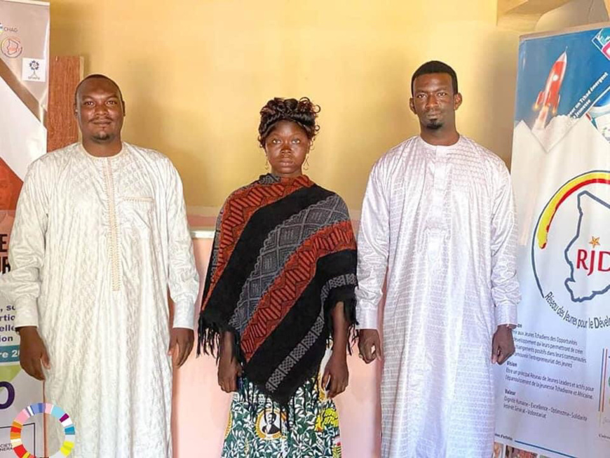 Tchad : Natasha, la femme cireuse de chaussures, a été retrouvée et parrainée. © SME