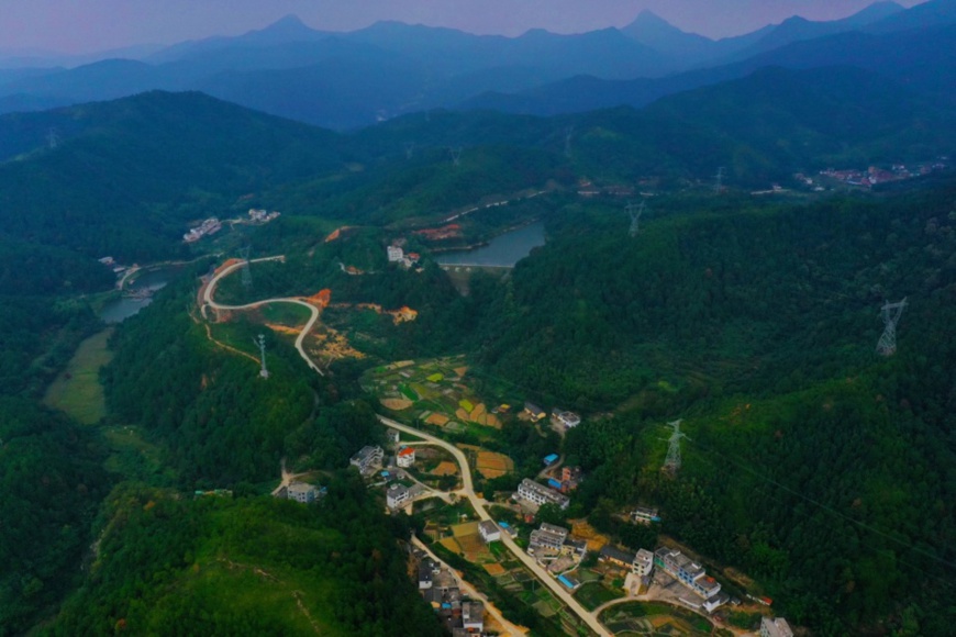 A village road winds in the mountains in Dongfeng village, Shashi township, Zhanggong district, Ganzhou, East China's Jiangxi Province on Nov. 2. Photo by Hu Jiangtao/People's Daily Online A village road winds in the mountains in Dongfeng village, Shashi township, Zhanggong district, Ganzhou, East China's Jiangxi Province on Nov. 2. Photo by Hu Jiangtao/People's Daily Online
