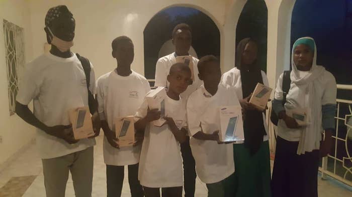 Tchad : l'ADETIC offre des tablettes électroniques à des jeunes d'Am Timan