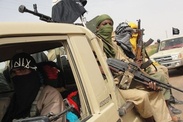 Des combattants du groupe islamiste Ansar Dine, à Kidar, au nord du Mali, le 7 août 2012 afp.com/Romaric Hien Des combattants du groupe islamiste Ansar Dine, à Kidar, au nord du Mali, le 7 août 2012 afp.com/Romaric Hien