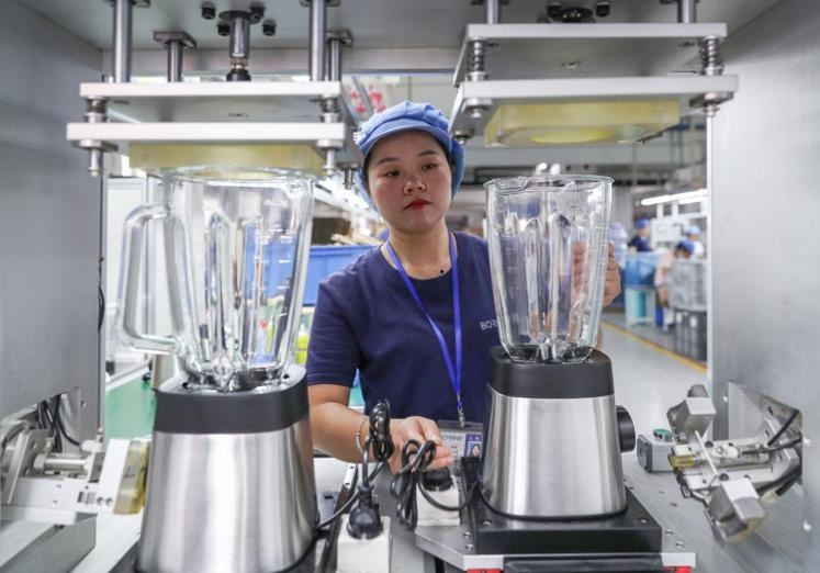 Small appliances are made at a factory in Ningbo, east China's Zhejiang province. Photo by Chen Zhangkun/People's Daily Online