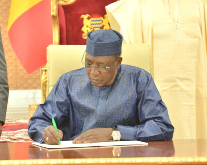 Tchad : "aucune raison de désespérer et de ne pas croire en ce pays", Idriss Deby Tchad : "aucune raison de désespérer et de ne pas croire en ce pays", Idriss Deby