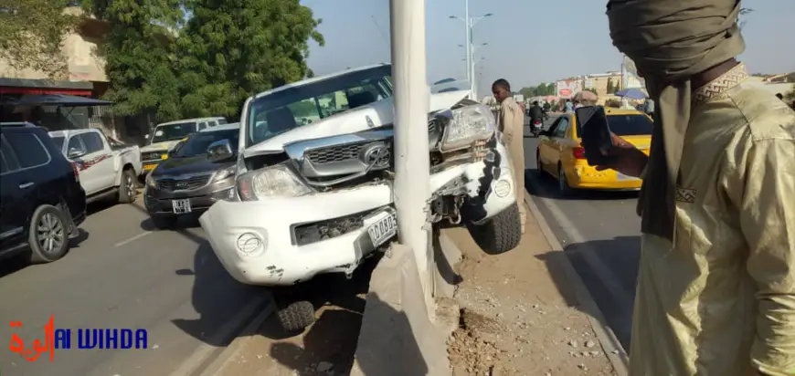 Tchad : une voiture s'encastre dans un poteau à N'Djamena