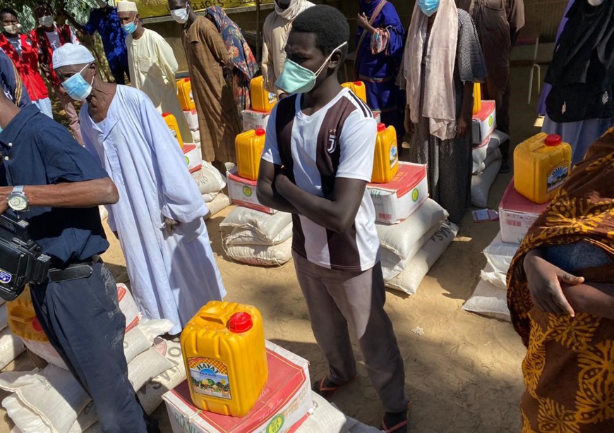 Tchad : L'ONASA continue avec la remises des kits alimentaires à Ndjamena Tchad : L'ONASA continue avec la remises des kits alimentaires à Ndjamena