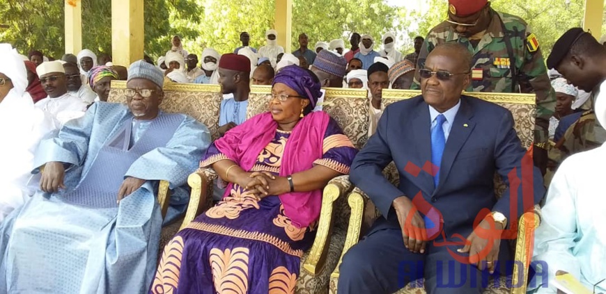 Tchad : Amina Kodjiana nommée gouverneure du Hadjer Lamis. (au centre). © Hassan Djidda Hassan/Alwihda Info Tchad : Amina Kodjiana nommée gouverneure du Hadjer Lamis. (au centre). © Hassan Djidda Hassan/Alwihda Info