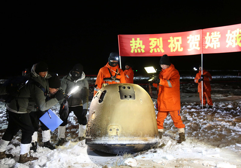 In the early hours of Dec. 17, China's Chang'e 5 lunar probe touches down in Siziwang Banner, north China's Inner Mongolia autonomous region, with moon samples. (Photo by Xing Jingping/People's Daily Online)