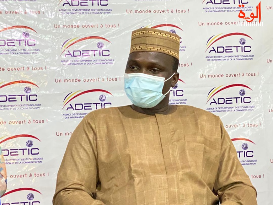 Le ministre de la Jeunesse et des Sports, Routouang Mohamed Ndonga Christian. © Ben Kadabio/Alwihda Info Le ministre de la Jeunesse et des Sports, Routouang Mohamed Ndonga Christian. © Ben Kadabio/Alwihda Info