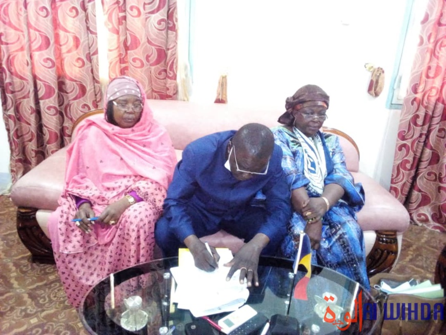 Tchad : la nouvelle gouverneure du Hadjer Lamis installée Tchad : la nouvelle gouverneure du Hadjer Lamis installée